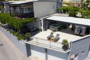 Apartments Lidija - sea view apartment with exclusive right of using hot tub or split level apartment with exclusive right of using pool