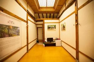 Jeonju Omokheon Hanok Stay