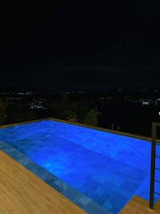 The LakeFront Villa