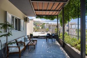 Apartments Lidija - sea view apartment with exclusive right of using hot tub or split level apartment with exclusive right of using pool