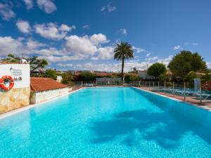 Oasis Beach Holiday Home with jacuzzi