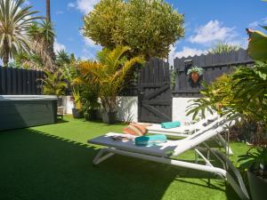 Oasis Beach Holiday Home with jacuzzi