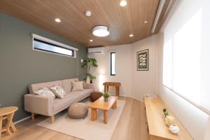 135t J HOUSE