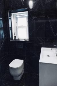 Elegant 2BR Bondi Beachfront Campbell Parade
