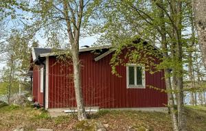 Gorgeous Home In Holmsjö With Wifi