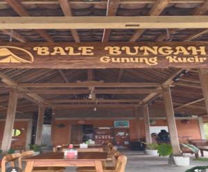 Cozzy Bale Bungah Gunung Kucir