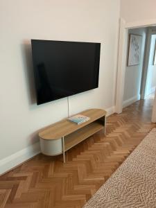 Elegant 2BR Bondi Beachfront Campbell Parade