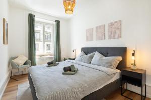 City Views & Spacious Living with Rooftop Terrace