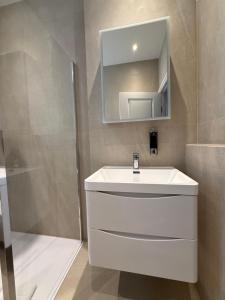 Amazing Newly Refurbished, 1 bedroom apartment