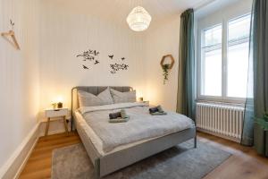 City Views & Spacious Living with Rooftop Terrace