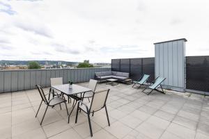 City Views & Spacious Living with Rooftop Terrace