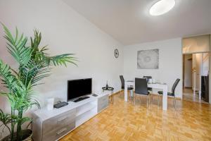 Top Of The Spots - Happy Rentals