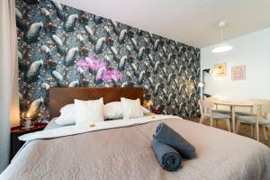 Rose Garden Terrace Apartment
