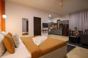 Studio Serviced Apartments near Fortis Hospital