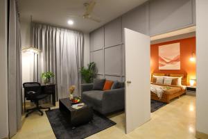 Studio Serviced Apartments near Fortis Hospital