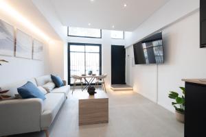 Málaga RIVERSIDE OASIS Apartment Jacuzzi - by N&N Luxe Properties