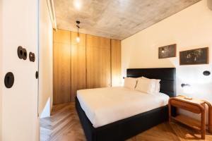 Lisbon Local Life Ourique, 2 Bdr Apt with AC