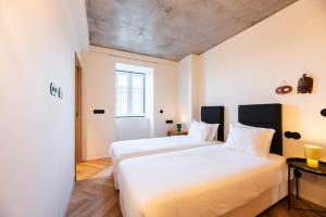 Lisbon Local Life Ourique, 2 Bdr Apt with AC