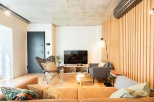 Lisbon Local Life Ourique, 2 Bdr Apt with AC