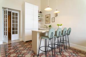 Traditional chic 2 bedroom apartment with Seaview LDEM1-5