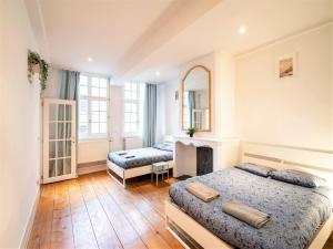 Deluxe Capital Street Stay for 12