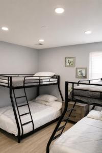 Hidden Gem Near NYC Modern & Cozy