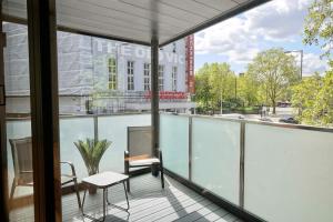 2nd Floor, Brand New 2 Bed 2 Bath, With Balcony, Sleeps up to 6, Central London