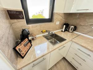 Lux Apartment near Ada Mall & Lake
