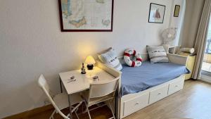 Appartement avec vue bateaux - piscine et tennis GN050-692