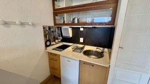Appartement avec vue bateaux - piscine et tennis GN050-692