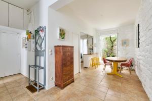 Abbesses 18th In the Heart of Montmartre by Mey Agency