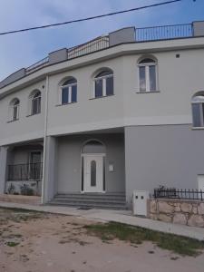 New Kosljun Apartment short walk to Beach