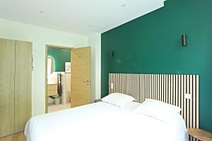 Luxurious Duplex with Private Sauna & Home Theater