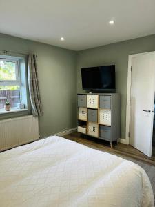 House Sleeps 6 Garden