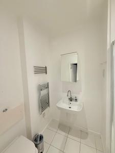Flat 17 VR - Step from Tube Station
