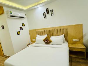 Golden Studio With Swimming pool