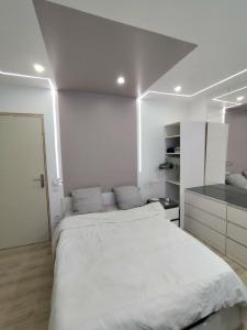 Chambre privé dans une maison avec terrasse et jardin salles de bain partagées