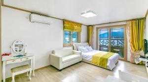 Geojae Beach Maru Pension