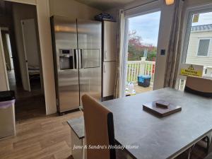 PRIVATELY OWNED Stunning Caravan Seawick Holiday Park St Osyth