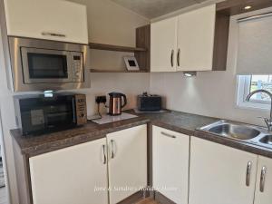 PRIVATELY OWNED Stunning Caravan Seawick Holiday Park St Osyth