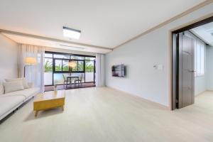 Jeju Aewol Hongsland Pension
