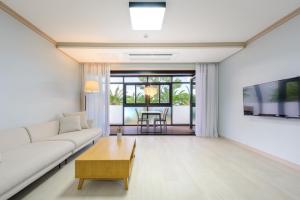 Jeju Aewol Hongsland Pension