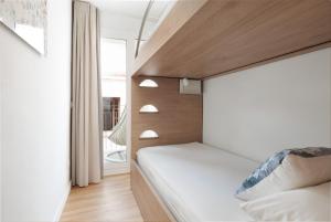 LETS HOLIDAYS CENTRIC HOUSE with PARKING