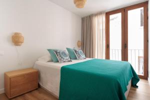 LETS HOLIDAYS CENTRIC HOUSE with PARKING
