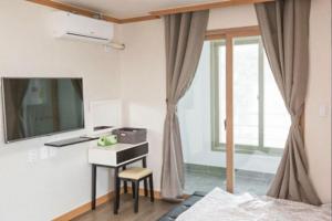 Ulsan Ghanjeolgot Suhocheonsa Pension