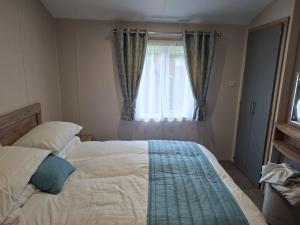 Crescent Lodge