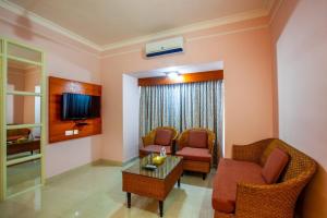 Holiday Hotel