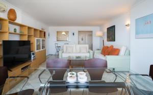 Holidays & Home Beachfront Complex El Coloso ,pools,parking Benalmadena Costa