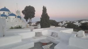 Artemonas traditional three bedroom house