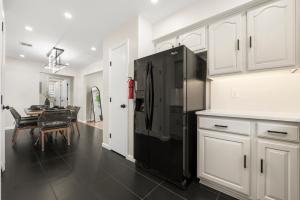 Ironbound 20m to NYC Sleeps 6 with 1 Free Parking Apt2